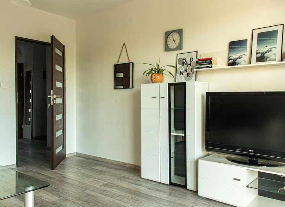 Apartment 50M2 With A Large Living Room, Bedroom, Balcony And Free Private Parking Danzica Esterno foto